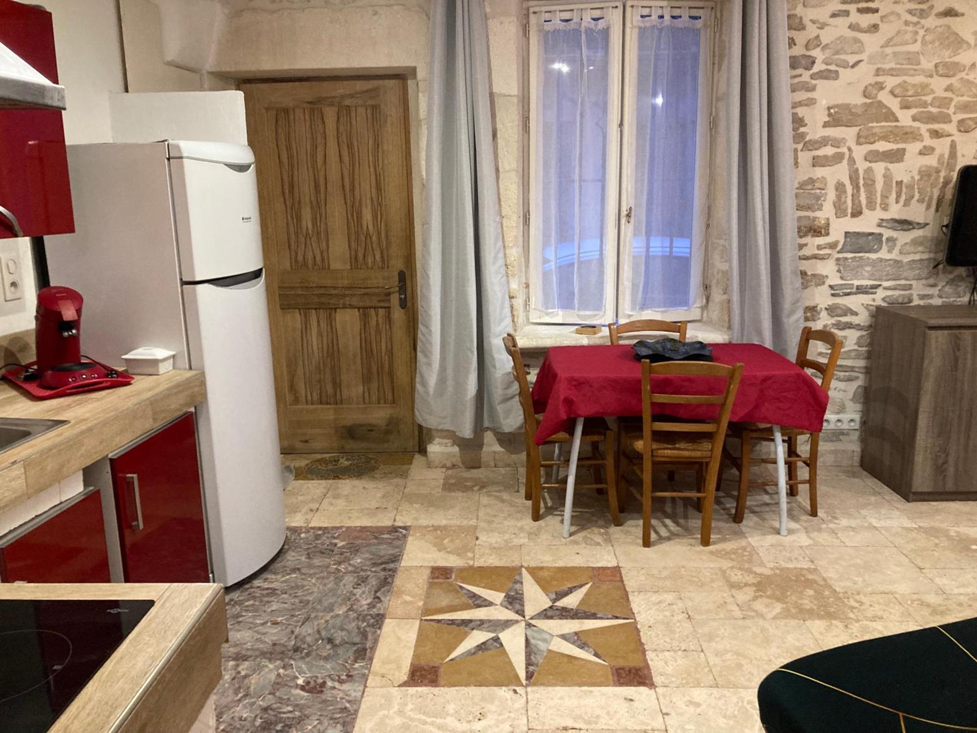 Tres Bel Appartement Cosy Et Chaleureux A Ним Екстериор снимка